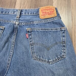 Levi's Classic 550 Relaxed Fit 100% Cotton 5 Pocket Denim Blue Jeans. 34